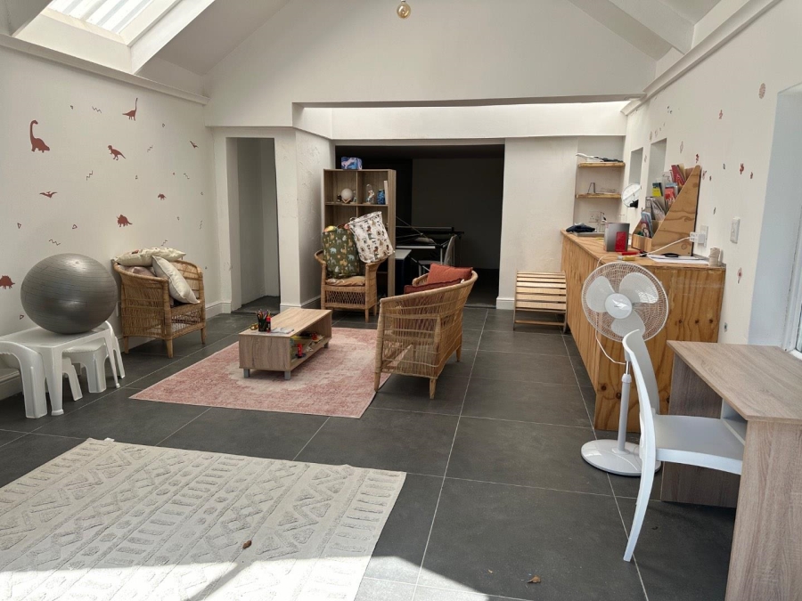 To Let 2 Bedroom Property for Rent in Vredehoek Western Cape